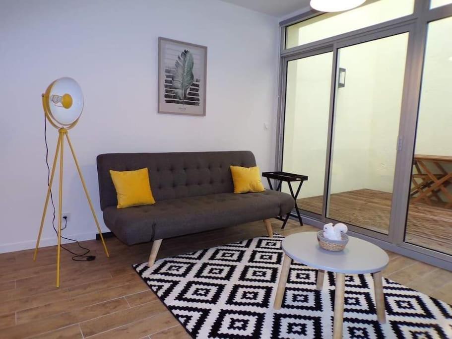 Maison De Ville En Plein Coeur De Jonzac Bagian luar foto